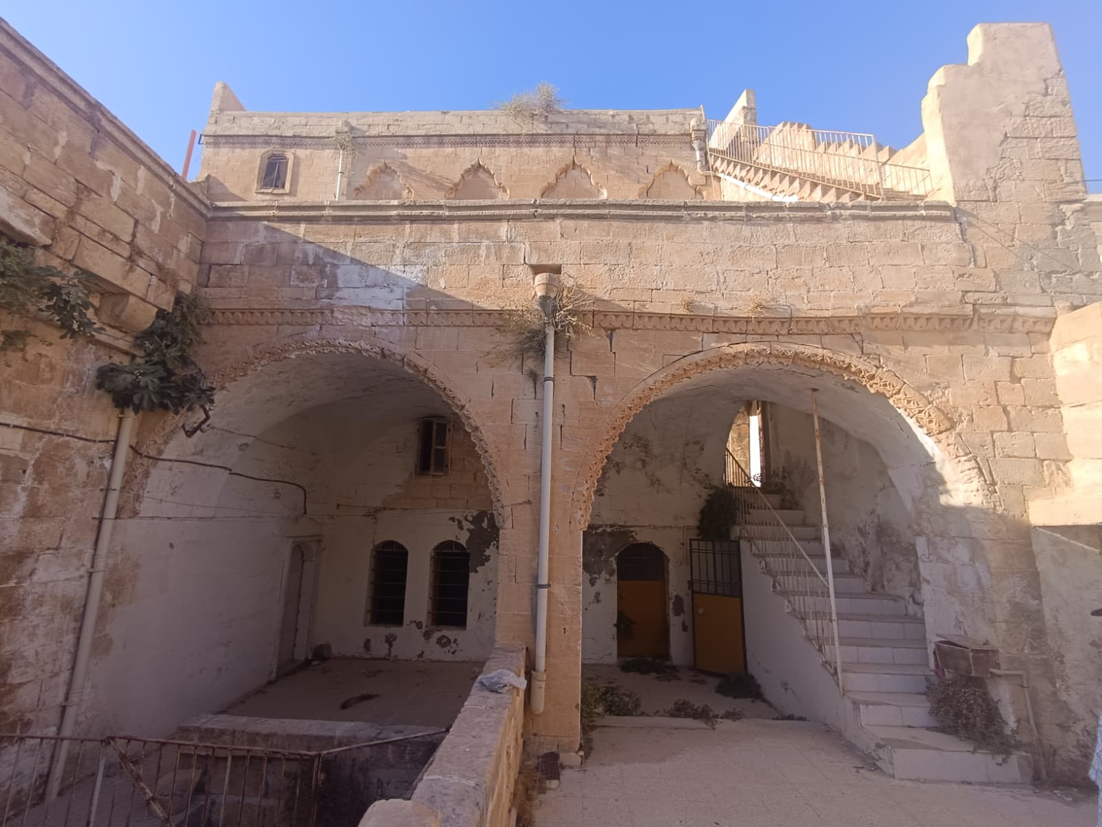 Mardin Artuklu’da Tarihi Konak Satışa Çıktı